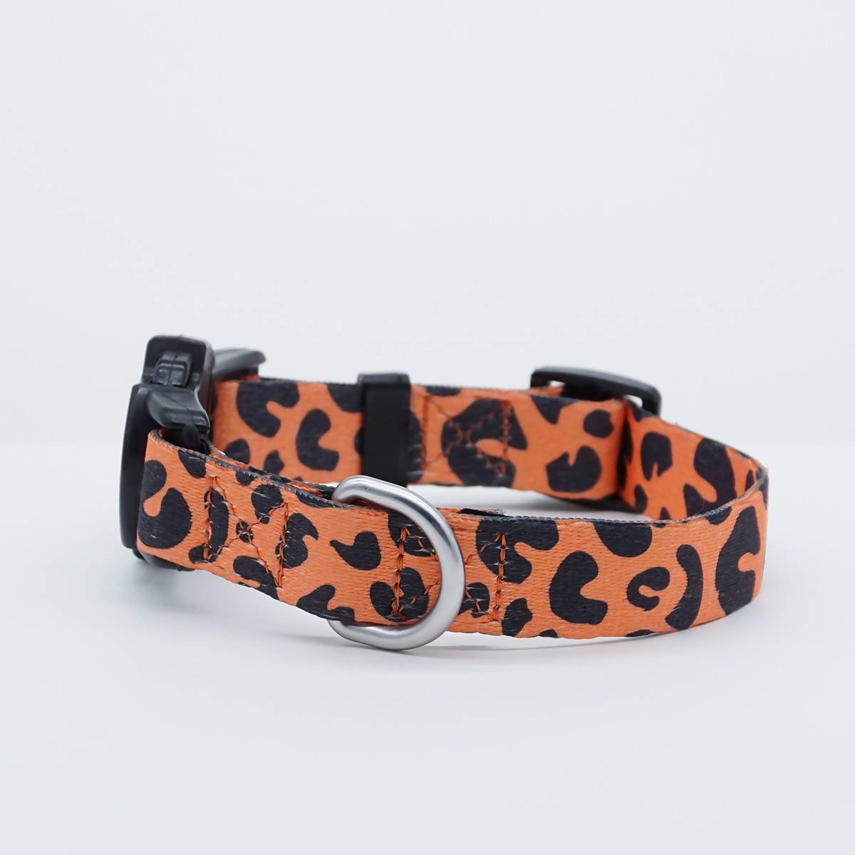 Vibrant collection of dog collars available in our online pet shop. Premium designer dog collar, now in stock at our online store.