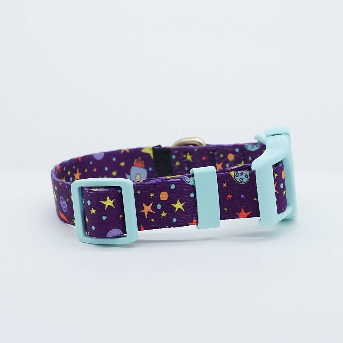 Vibrant collection of dog collars available in our online pet shop. Premium designer dog collar, now in stock at our online store. 